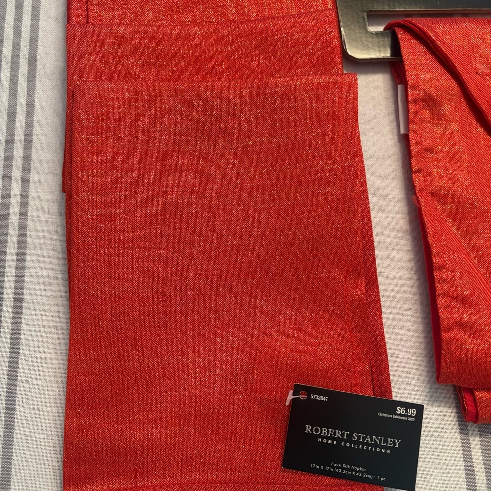 Robert Stanley Red Table Runner - Picture 3 of 3